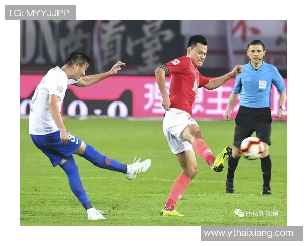 成都足球队意识争议引发热议球迷观点碰撞激烈讨论持续升温 成都足球队意识争议引发热议球迷观点碰撞激烈讨论持续升温