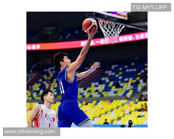 成都篮球队展现灵活战术与团队配合的精彩表现分析